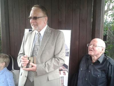 Ilja Hradecký převzal ocenění z rukou zástupců Nadace Charty 77