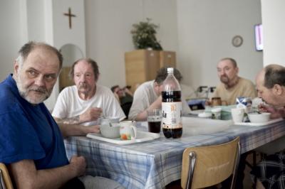 Už 16 let mají muži bez domova v Praze kde „bydlet“