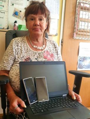 Ženy bez domova potřebují být v kontaktu se světem, kvůli práci, kvůli dětem...