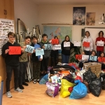 Žáci ze ZŠ Na Výběžku uspořádali sbírku věcí pro lidi bez domova