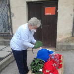 KAMA věnovala krásné čepice a svetry lidem bez domova 